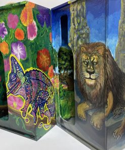 Caja con queso curado, carne seca, whisky y nuez de la india